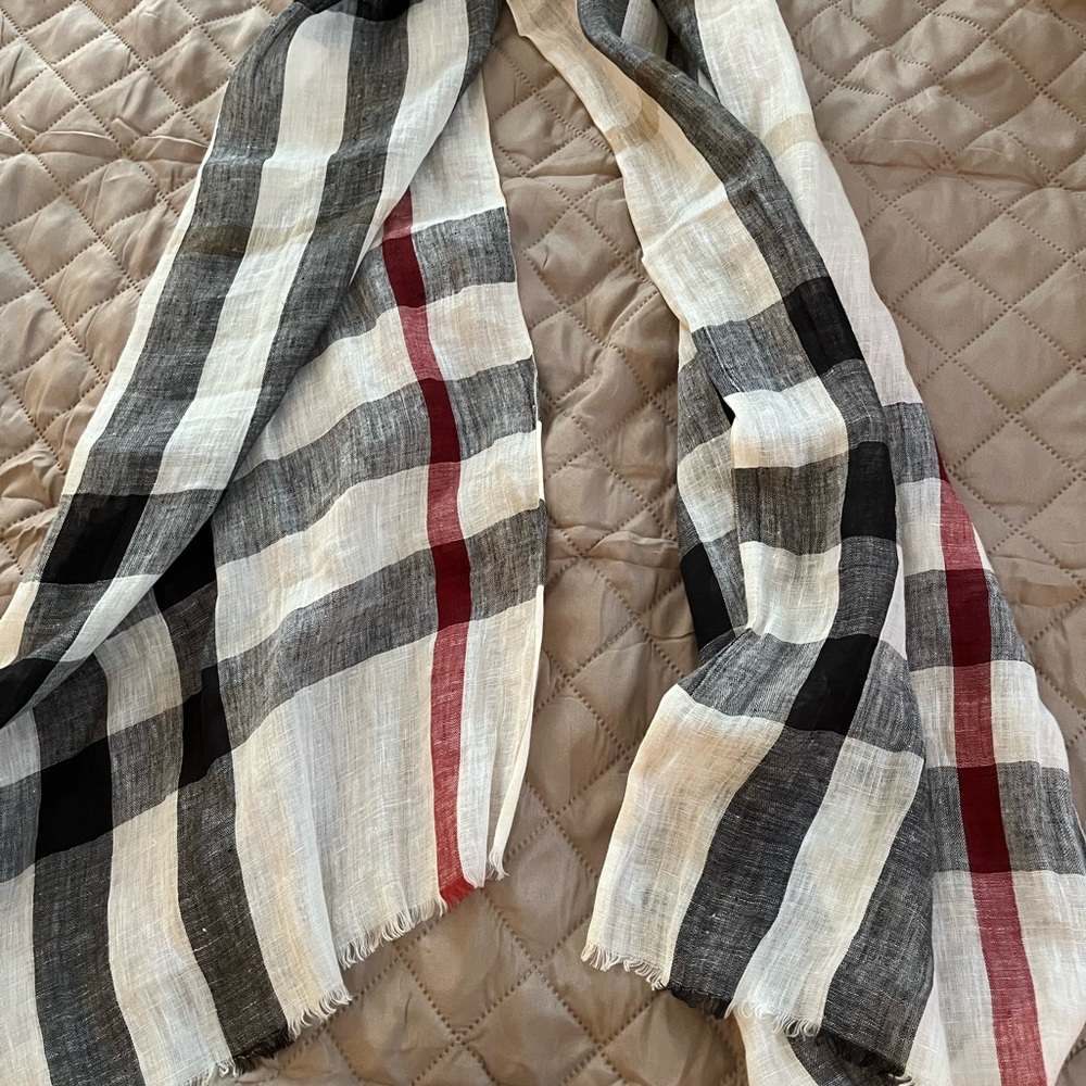 Burberry Nova Giant Check Linen Scarf